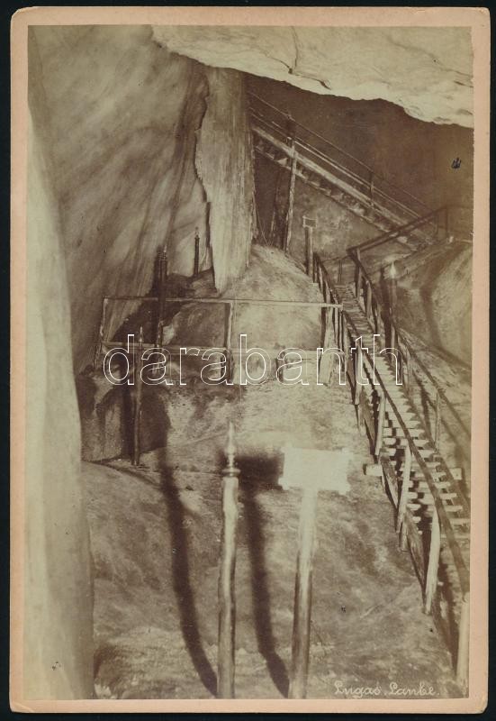 1887 Dobsinai-jégbarlang, pinceajtó, 3gb keményhátú fotó, ifj. Divald Károly, Igló, hátoldalon feliratozva, 11×16 cm - Image 2