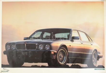 cca 1990 Jaguar XJ12 és Sovereign, 2 db nagyméretű autós plakát, feltekerve, sérüléssel, kisebb foltokkal, 100x69,5 cm