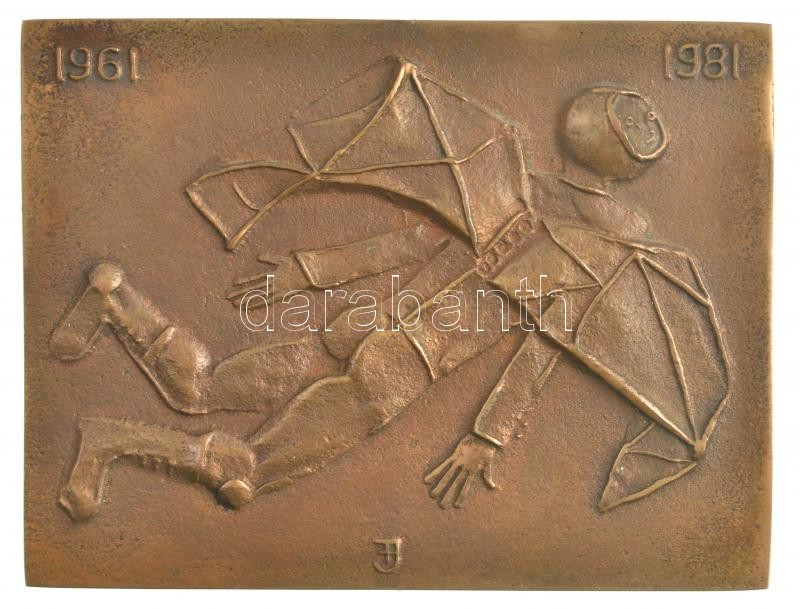 Fritz János (1947-) 1981. 'Interkozmosz - Országos Űrhajós Bélyegkiállítás - Körmend' kétoldalas Br plakett (100x76,5mm) T:1-,2 Hungary 1981. 'Intercosmos - National Astronaut Stamp Exhibition in Körmend' two-sided Br plaque. Sign.: