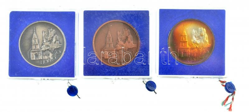 DN 'Hollókő' Br, ezüstpatinázott Br és jelzett Ag emlékérem (3xklf), mindhárom plombált ÁPV tokban (~19g/0.640/32mm) T:1- patina