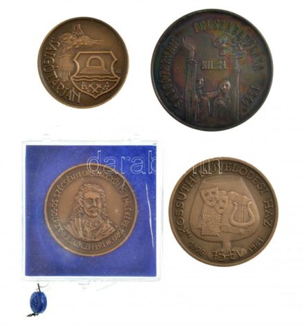 1980. 'Az 1705-ös szécsényi országgyűlés emlékére - II. Rákóczi Ferenc / Forgách-kastély - Kubinyi Ferenc Múzeum' Br emlékérem plombált, sérült ÁPV tokban (32mm) + Bognár György (1944-) 1984. 'MÉE Nógrád megyei szervezete /