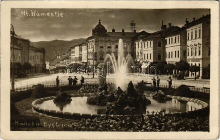 1928 Besztercebánya, Banská Bystrica; Hl. Námestie / Fő tér, Hotel Rák szálloda, Juraj Laco, Löwy üzlete, szökőkút / main square, hotel, shops, fountain (EK)