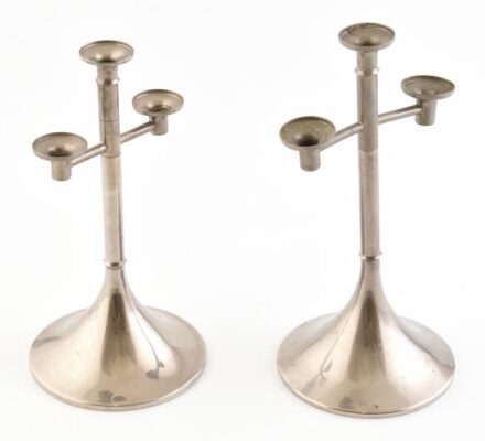 Fördős László (1938- ): Iparművész gyertyatartó pár. Fém, jelzett, kopásnyomokkal, m: 21 cm, 23 cm