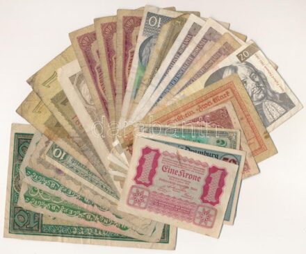 Vegyes 22 db-os külföldi bankjegy tétel közte Franciaország 1944. 2Fr + Német Birodalom/ Weimar Köztársaság 1920. 50pf T:I-IV közte: foltok, szakadások, anyaghiány 22pcs of mixed foreign banknotes with France /Allied Military Issue
