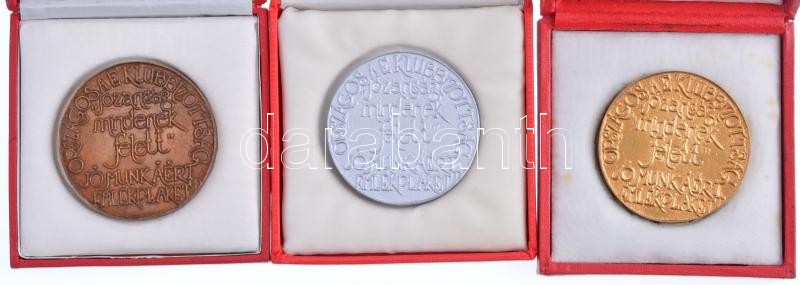 ~1980. 'Dr. Arató Emil 1885-1978 / Országos A.E. Klubbizottság - Józanság mindenek felett - Jó munkáért emlékplakett ' aranyozott Br, ezüstözött Br és Br plakettek díszdobozban (66,5mm) T:2 ph - Image 2