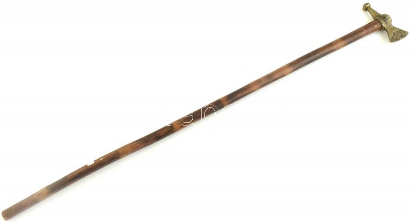 1933 Cserkész fokos, Gödöllő, Réz liliommal díszítve, mogyorófa, apró sérülésekkel h:84cm