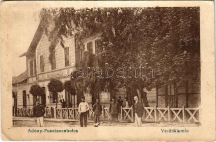 1918 Adony-Pusztaszabolcs, Vasútállomás, vasutasok. Vasúti levelezőlapárusítás 7903. (EK)