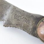 Régi bicska Guss-stahl jelzéssel, fa nyéllel, kopott, pengehossz: 6 cm, teljes: 16 cm - Image 2