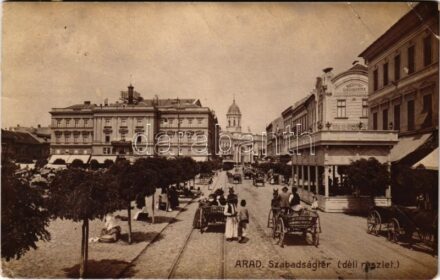 1908 Arad, Szabadság tér déli részlete, Rozsnyay gyógyszertára, piac, Gyermek és életbiztosító intézet, Mihalik József üzlete / square, market, shops, insurance company, pharmacy. photo (fa)