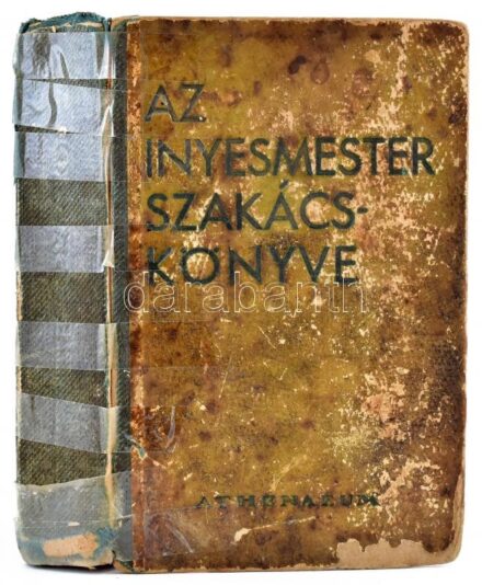 Az ínyesmester szakácskönyve. Bp., 1932, Athenaeum. Félvászon kötés, gerincnél sérült, viseltes állapotban.