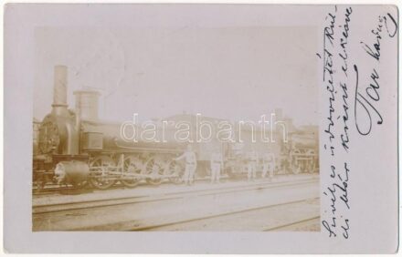 1904 Pozsony, Pressburg, Bratislava; vasútállomás, MÁV gőzmozdonyok katonákkal. Hátoldalon Kallós Bertalan iparfelügyelőnek ( későbbi államtitkár) címezve / railway station, locomotives with K.u.k. soldiers. photo