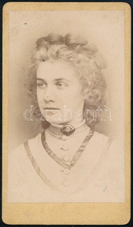 cca 1870 Női portré, keményhátú fotó Alexander Seik Tabor-i műterméből, 10,5×6 cm