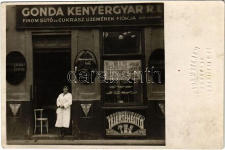 Budapest VIII. Népszínház utca, Gonda Kenyérgyár R.T. finom sütő és cukrász üzemének fiókja. Vajda műterem photo (EK)