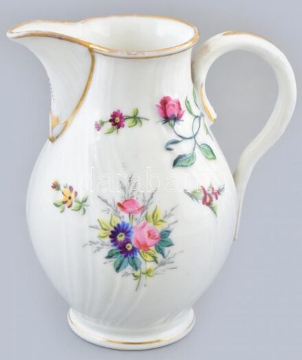 Láng M. Budapest jelzéssel, tejes kanna, kézzel festett porcelán, kopott, lepattanás, m:12cm