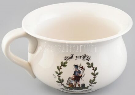 Dr. Makle Szent Flóriánt a tűzoltók védőszentjét ábrázoló porcelán bili. Kézzel festett, jelzett, hibátlan d: 22 cm, m: 24 cm
