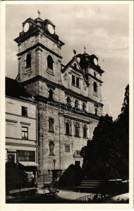 Kassa, Kosice; Premontreiek temploma a Városi színház mellett, Rohringer üzlete / church next to the theatre, shop