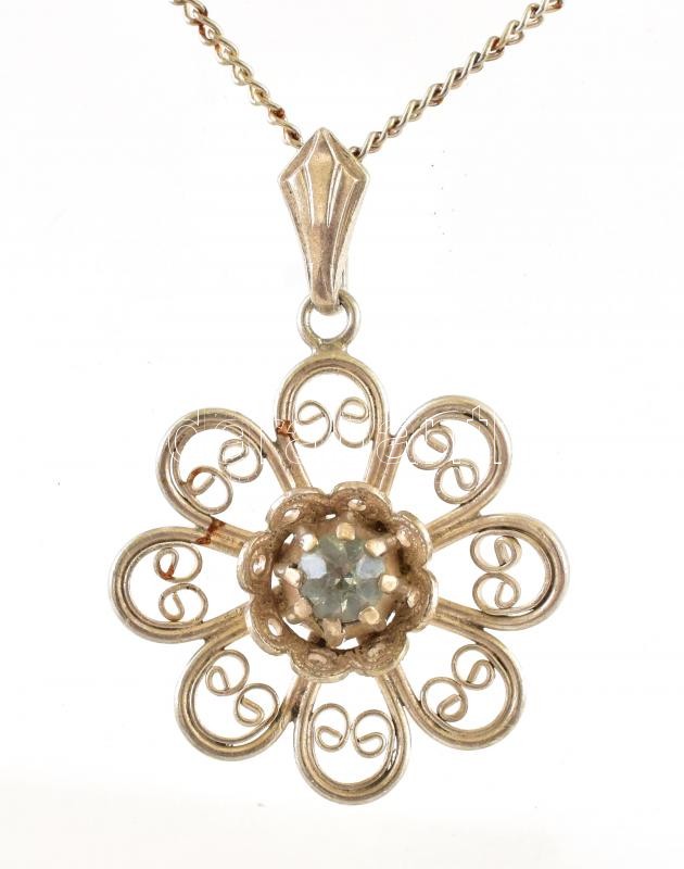 Ezüst (Ag) nyaklánc, kővel ékített medállal, jelzett, h: 49 cm, bruttó: 5,4 g