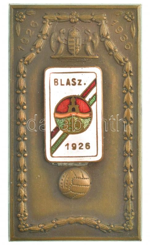 1938. 'Budapesti Labdarúgó Alszövetség' Br plakett zománcozott BLASZ-címer rátéttel, hátoldalán 'Az U.T.S.E. (Újpesti Törekvés SE) 30 éves jubileuma alkalmából' gravírozással, eredeti tokban (31x55mm) T:1-
