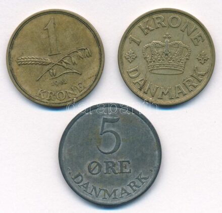 Dánia 1941. 1kr Al-Br + 1942. 1kr Al-Br + 1960. 5ö Zn T:2 patina, kis ph Denmark 1941. 1 Krone Al-Br + 1942. 1 Krone Al-Br + 1960. 5 Ore Zn C:XF patina, small edge error Krause KM#824.1, #835, #843.2