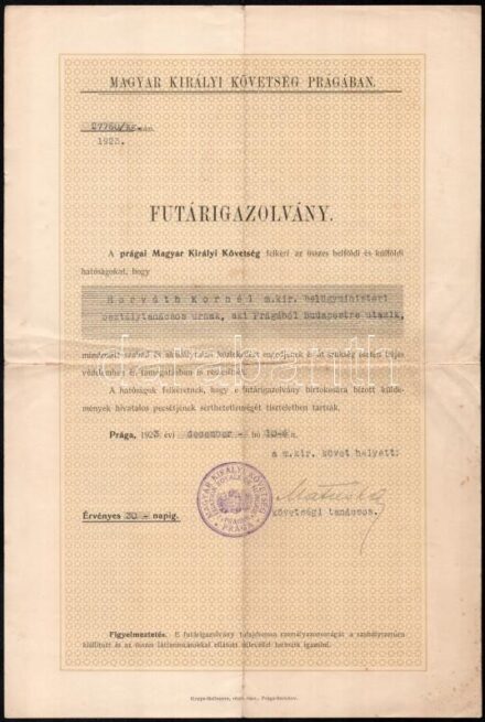 1923 A prágai Magyar Királyi Követség által kibocsátott futárigazolvány aláírva és pecsételve dr. Horváth Kornél (1887-?) belügyi tanácsos részére, magyar francia és német nyelven, hajtva, jó állapotban