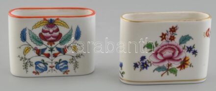 Herendi virág és népi mintás cigaretta tartó, kézzel festett porcelán, jelzett, egyiken: Terv festés: K. Holéczy, repedéssel, kopott, m:6cm