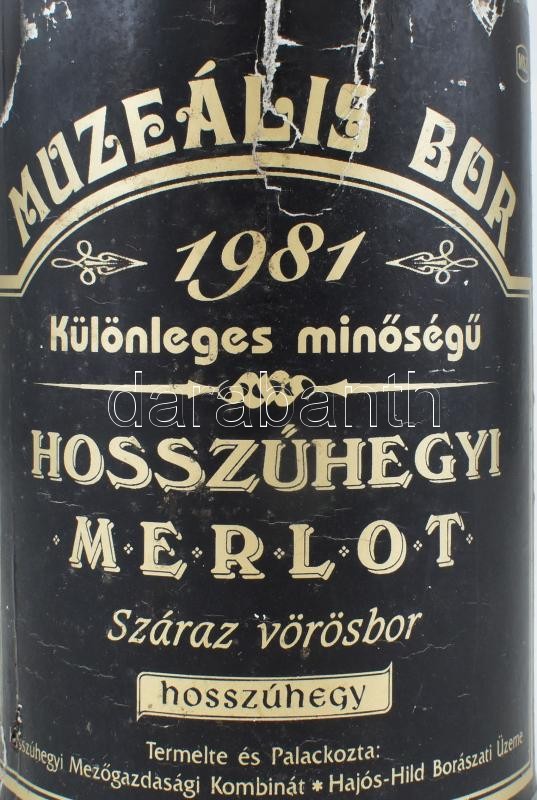 1981 Hosszúhegyi Merlot 1981, muzeális bor, hajós-bajai borvidék, szakszerűen tárolt bontatlan palack vörösbor, kopott, kissé sérült címkével, 0,75l. - Image 2