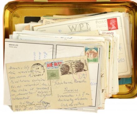 Kb. 200 db MODERN képeslap 'Julius Meinl Keks-Spezialitäten' fémdobozban / Cca. 200 modern postcards in a 'Julius Meinl Keks-Spezialitäten' metal box
