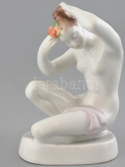 Aquincumi porcelán akt, kézzel festett, jelzett, kopásnyomokkal, m: 16 cm
