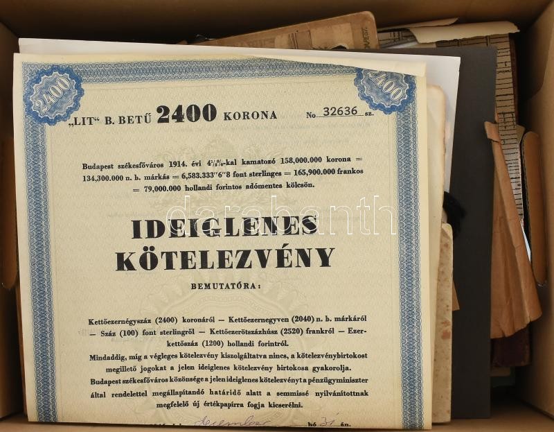 Nagy doboznyi papírrégiség tétel kötelezvények, térképek, képeslapok, fényképek stb.