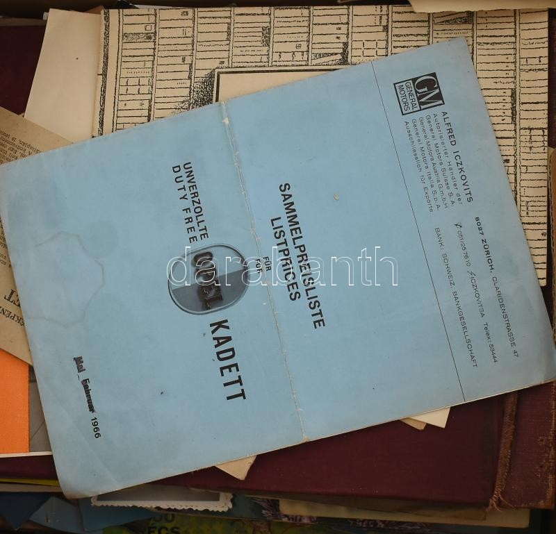 Nagy doboznyi papírrégiség tétel kötelezvények, térképek, képeslapok, fényképek stb. - Image 2