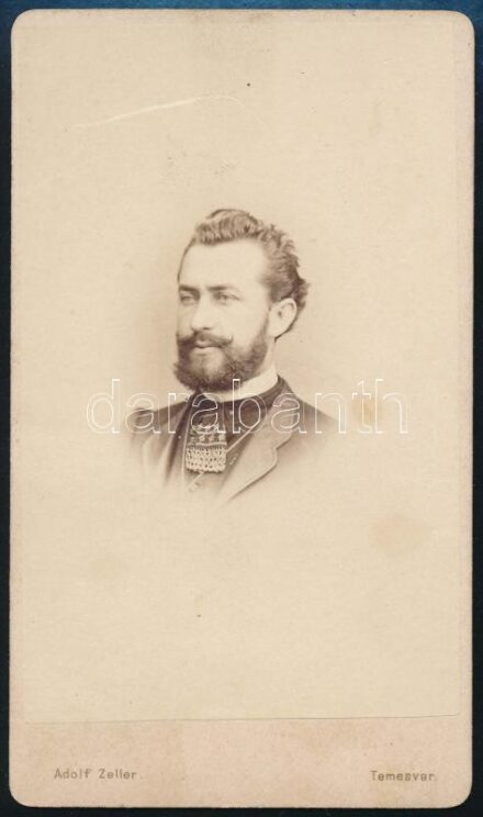 cca 1865 Fériportré, keményhátú fotó Adolf Zeller temesvári műterméből, 10,5×6 cm