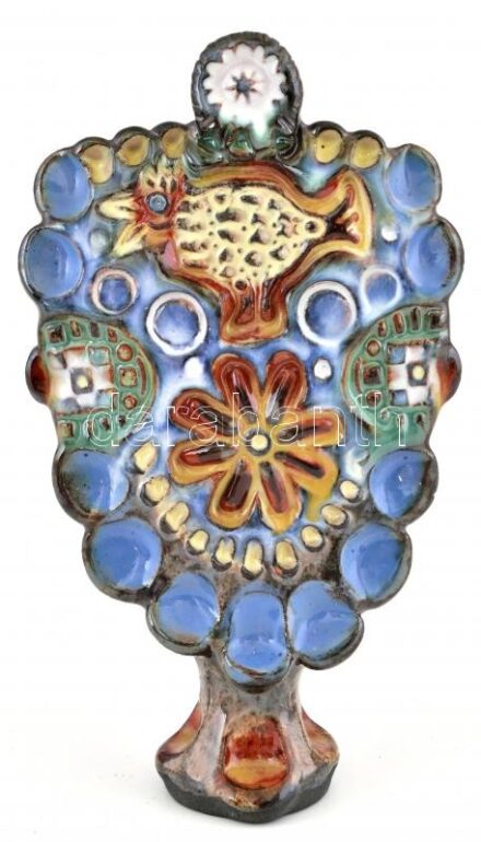 Alfredo Sosabravo (1930-): Havannai Gitár Fesztivál, 1982, mázas kerámia, alján jelzett, apró kopásnyomokkal, m: 18 cm