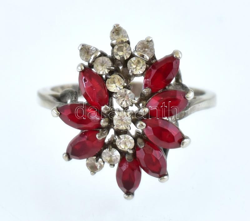 Ezüst (Ag) gyűrű , kövekkel ékítve, jelzett, bruttó:3g, m:59.