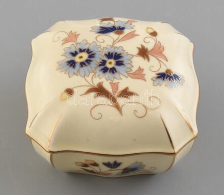 Zsolnay búzavirág mintás bonbonniere Kézzel festett, jelzett, apró kopásokkal.10x10 cm