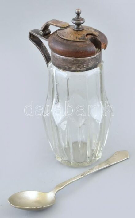 Fedeles fűszertartó kanállal, üveg, alpakka, fa. A kanálon jelzéssel (Wellner), kopásnyomokkal, a fedélen kisebb sérülés, m: 14 cm