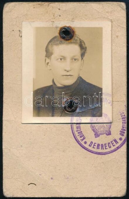 1949 Debrecen, a Magyar Labdarúgók Szövetsége - Keletmagyarországi Labdarúgók Alszövetsége által kiállított fényképes játékosigazolvány őszi úttörő bajnokságra, bélyegzőkkel