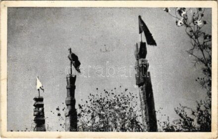 1940 Korond, Corund; Kopjafák / Monumente funerare + '1940 Marosvásárhely visszatért' So. Stpl. (EK)