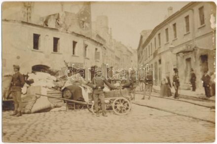 1913 Pozsony, Pressburg, Bratislava; a május 17-i nagy tűzvész után a zsidó negyedben, zsinagóga, katonák, csendőrök / after the great fire in the Jewish district, synagogue, K.u.K. soldiers, gendarmes. photo (r)