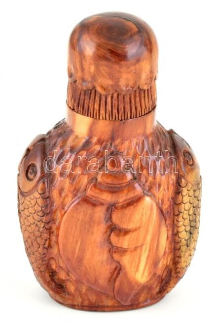 Tibeti jelképekkel faragott, lakkozott tubákos szelence, m: 11,5 cm