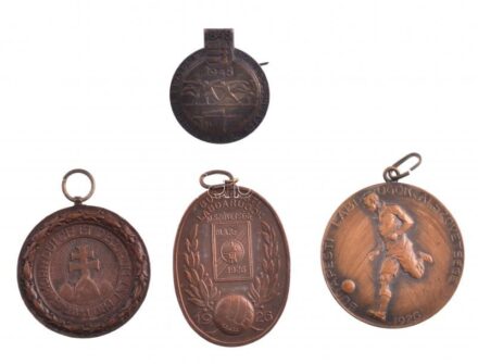 ~1930-1948. 4db klf sportérem, díjérem, közte 1935. 'Budapesti Labdarúgók Alszövetsége / Tart. bajn. II. oszt. 1940-1941' Br díjérem füllel (32x45mm) + 1948. 'A Magyar Sportoló Ifjúság Szabadság Ünnepe' bronzfokozatú Br