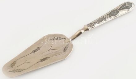 Tortalapát, ezüstözött alpakka, jelzés nélkül, kopásokkal, h:27cm