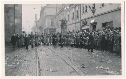 1938 Kassa, Kosice; bevonulás, Horthy Miklós, kemény G. üzlete, Éljen Horthy! Éljen Imrédy! Éljen Kánya! / entry of the Hungarian troops, shops
