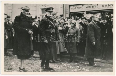 1938 Kassa, Kosice; bevonulás, Horthy Miklós és Purgly Magdolna, kemény G. üzlete, Éljen Horthy! Éljen Imrédy! Éljen Kánya!. Foto Ginzery S. 8. sz. / entry of the Hungarian troops
