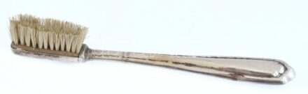 Ezüst (Ag) fogkefe, jelzés nélkül, h:14cm, bruttó: 15g