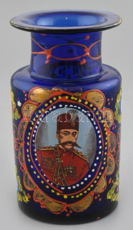 Díszváza, matricás, festett üveg, Mozaffar ad-Din Shah Qajar (1853-1906) perzsa Sahh képmásával, kopott, m:14cm