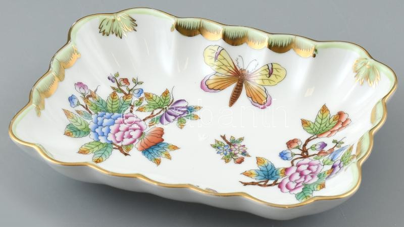Herendi Viktória mintás porcelán tálka. Kézzel festett, jelzett, kopott 18x14 cm