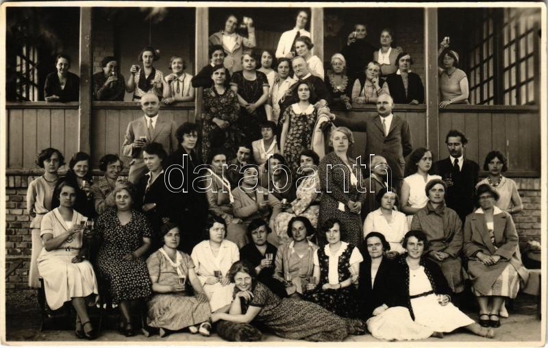 Pete fehérnemű gyár dolgozói. photo