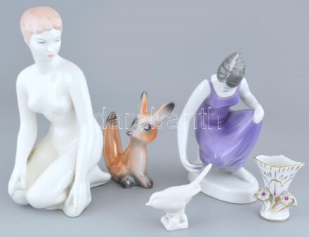 Vegyes porcelán tétel, Aquincum, Hollóháza, Herendi, iparművészeti kerámia, (Akt, madár, róka, mini váza stb.) Vegyes méretben, kopásnyomokkal.