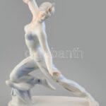 Hollóházi porcelán ,,Seherezádé', kézzel festett, jelzett, kopott, karján apró vaspötty, m: 25 cm