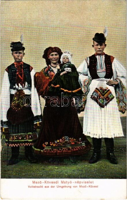 Mezőkövesd, Matyó népviselet, magyar folklór. Wertheim Zsigmond kiadása (kis szakadás / small tear)